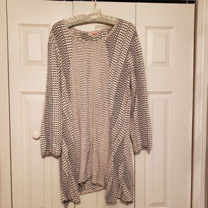 Tianello size XL Black and White Tunic Top, Excellent Condition